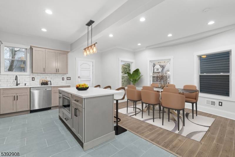 Newark City, NJ 07108,184 Seymour Ave