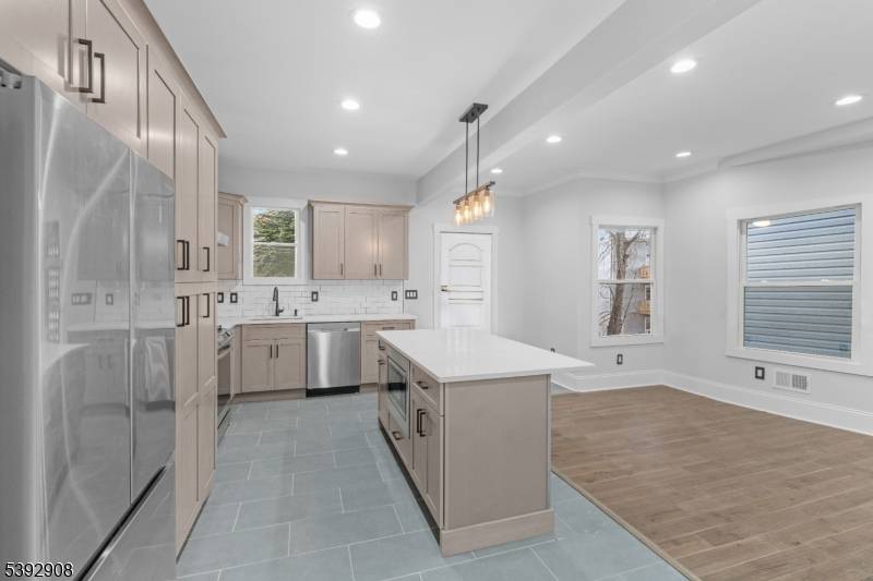 Newark City, NJ 07108,184 Seymour Ave