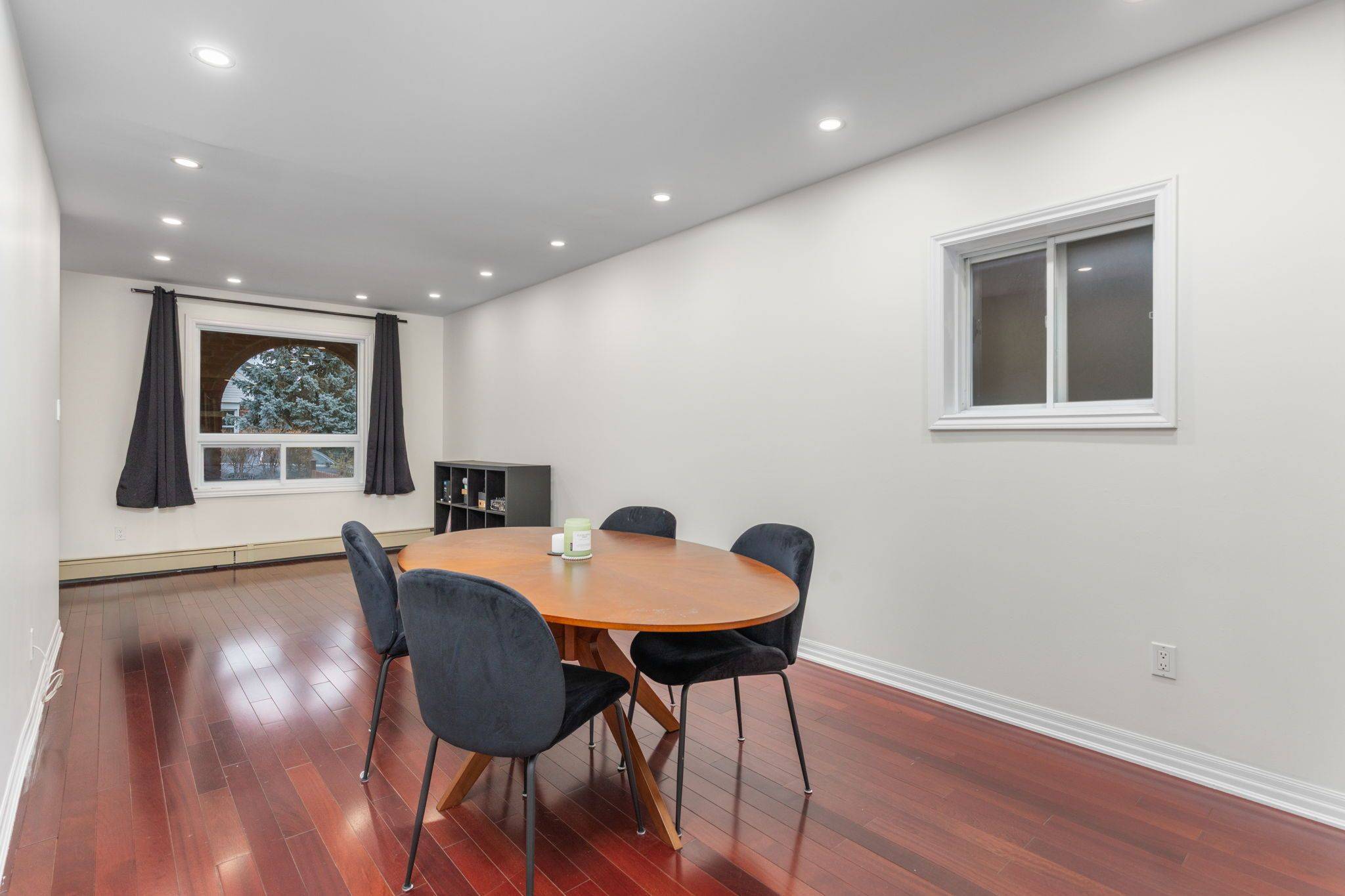 Toronto C03, ON M6C 2B4,36 Lanark AVE