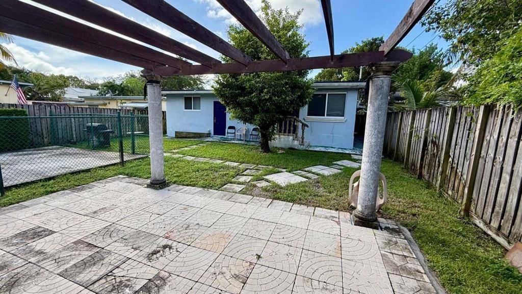 Hollywood, FL 33020,1935 Fletcher St A & B