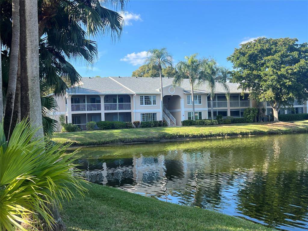 Delray Beach, FL 33446,13851 Oneida Dr #H1