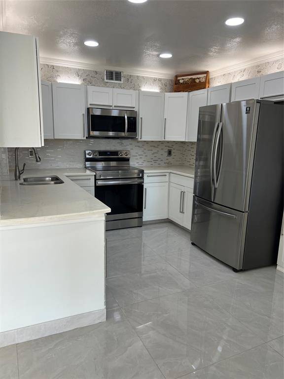 Delray Beach, FL 33446,13851 Oneida Dr #H1