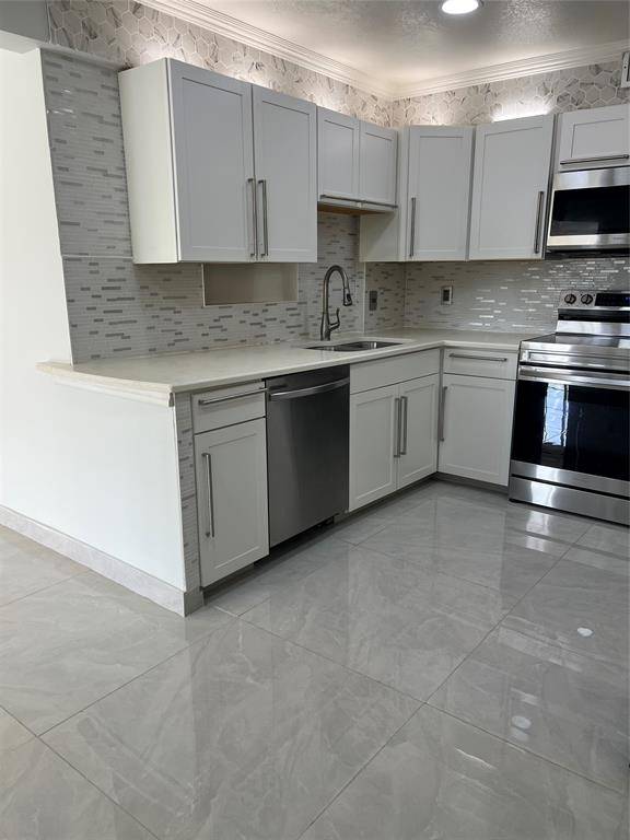 Delray Beach, FL 33446,13851 Oneida Dr #H1