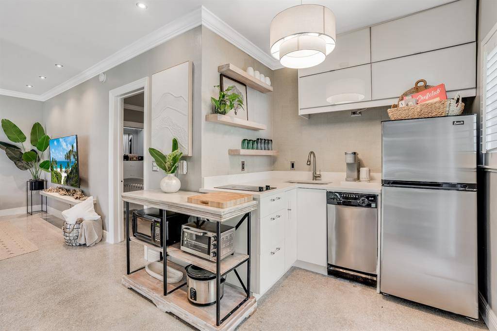 Pompano Beach, FL 33062,3421 Norfolk St #C