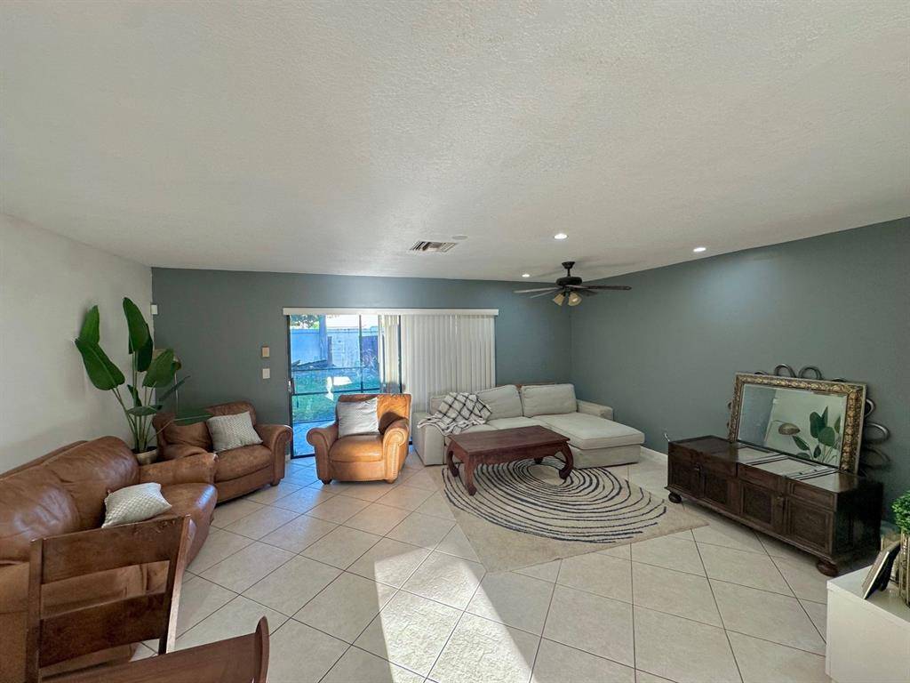 Lauderhill, FL 33319,7357 NW 34th St #7357