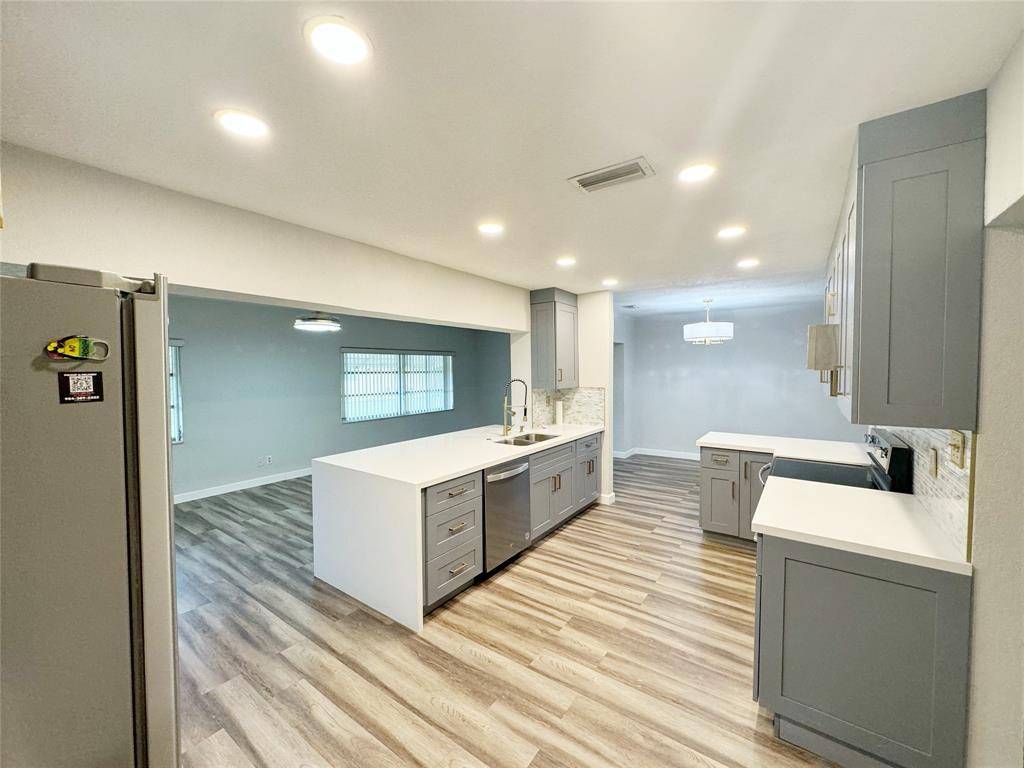 Tamarac, FL 33321,9602 NW 72nd St