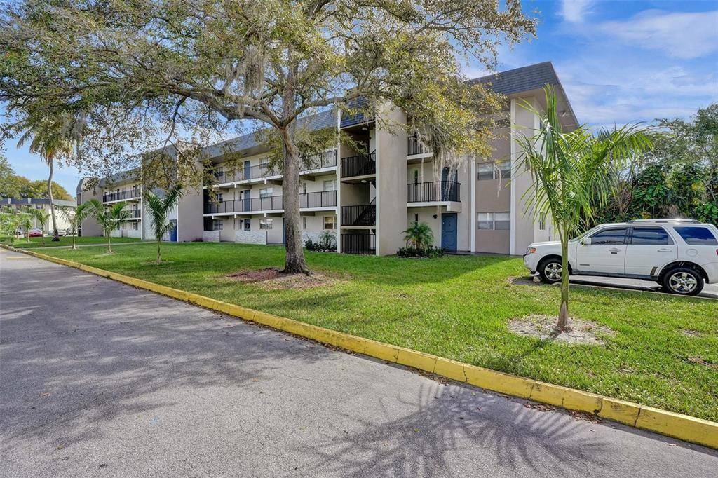 Tamarac, FL 33321,8000 Fairview Dr #102