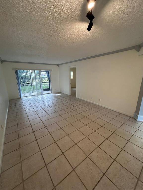 Tamarac, FL 33321,8000 Fairview Dr #102