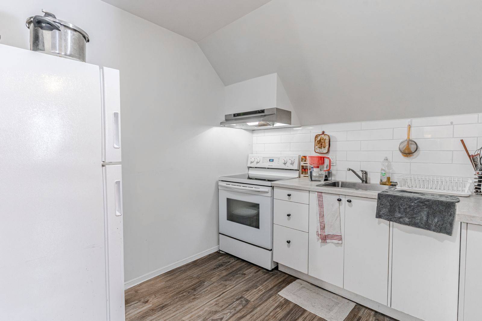 Barrie, ON L4N 1T9,42 Toronto ST #4