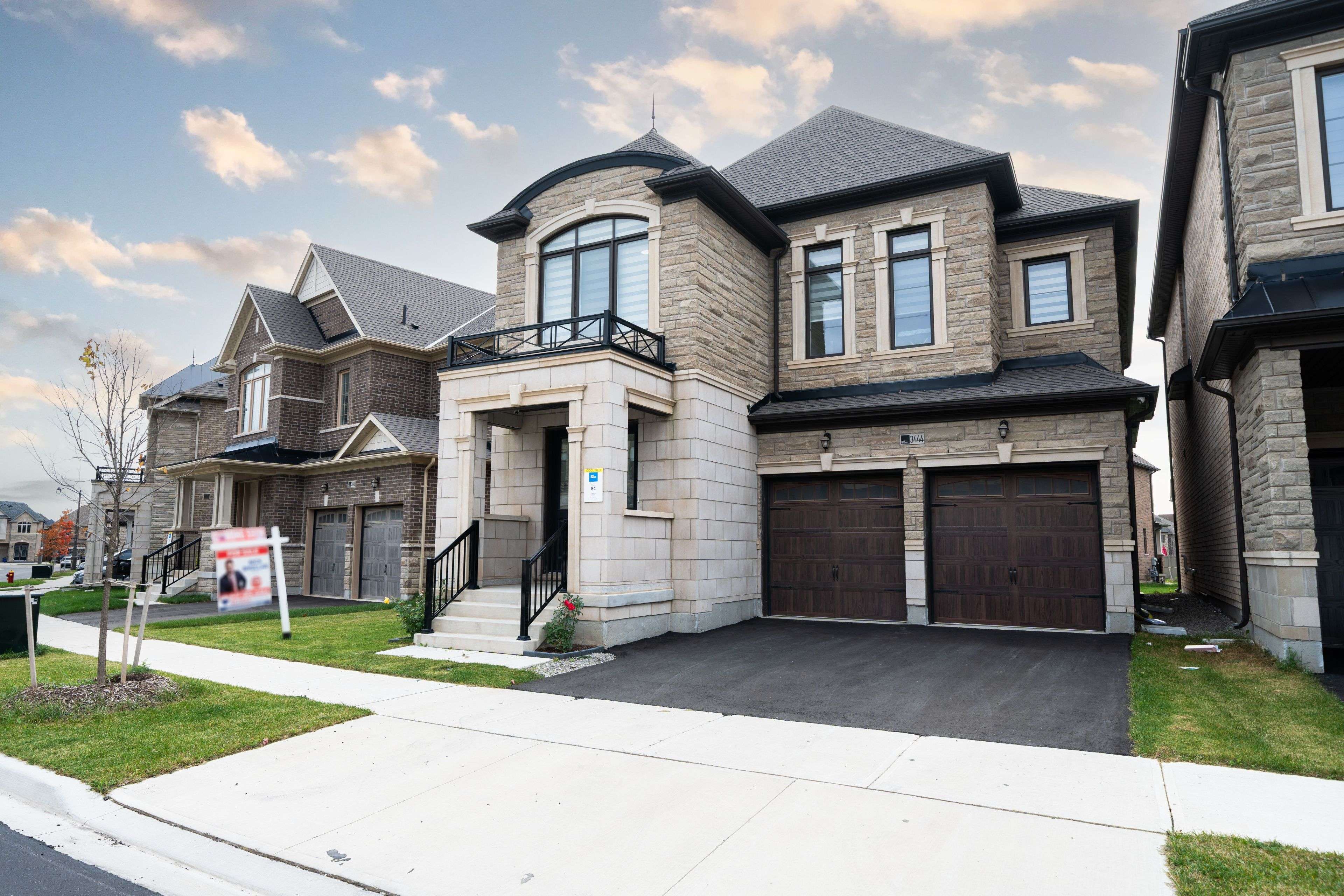 Oakville, ON L6H 0Y8,3444 Mosley Gate