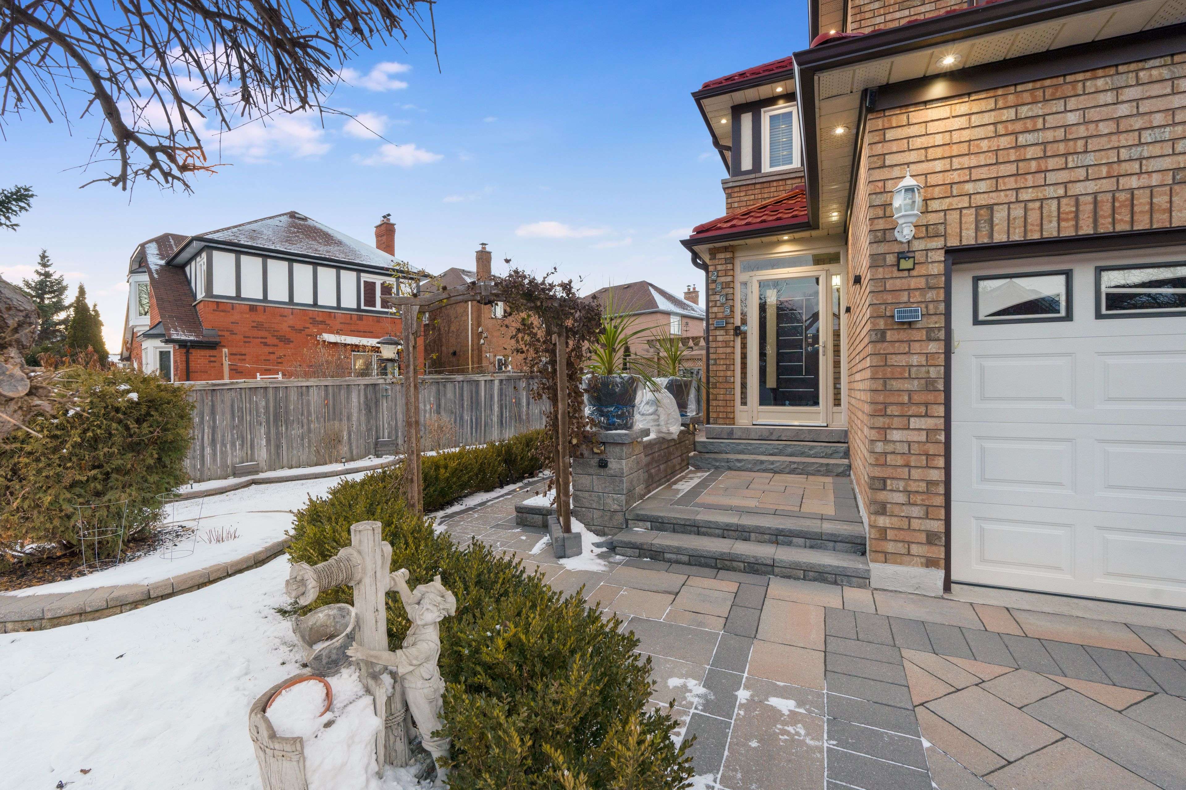 Mississauga, ON L5M 5L2,2565 Scarth CT