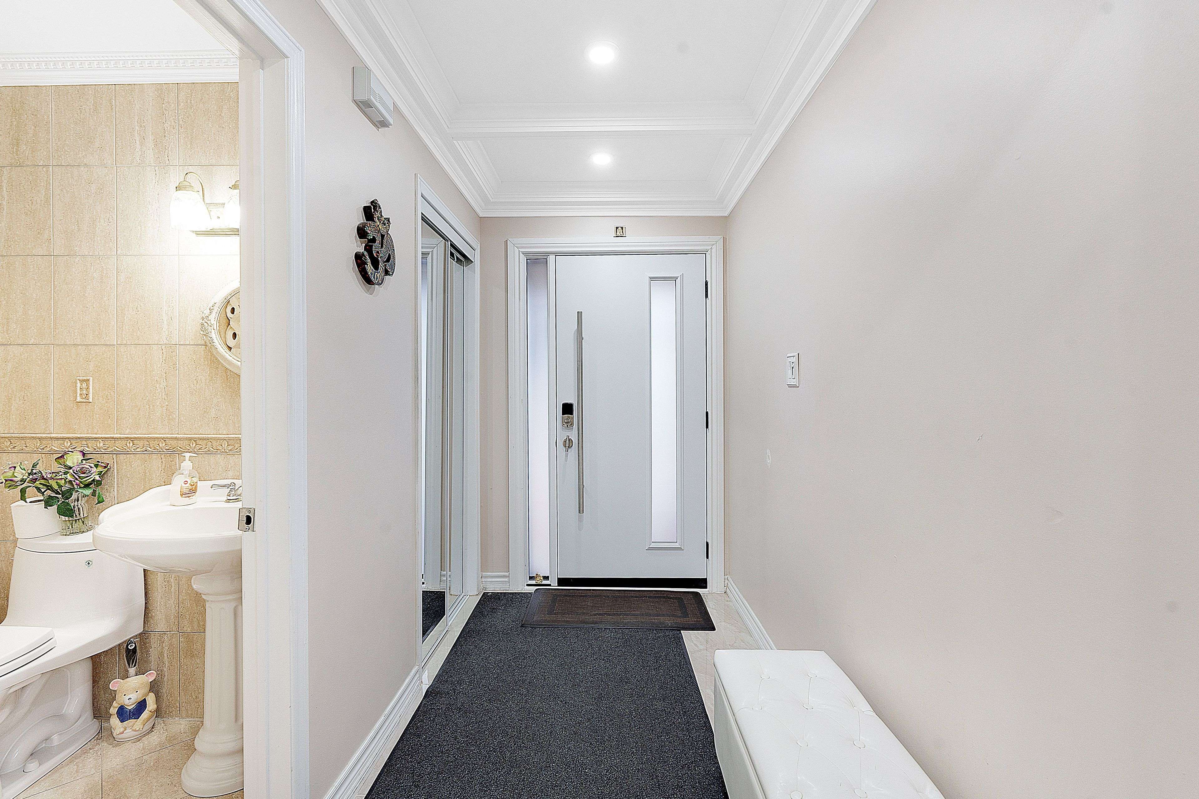 Mississauga, ON L5M 5L2,2565 Scarth CT