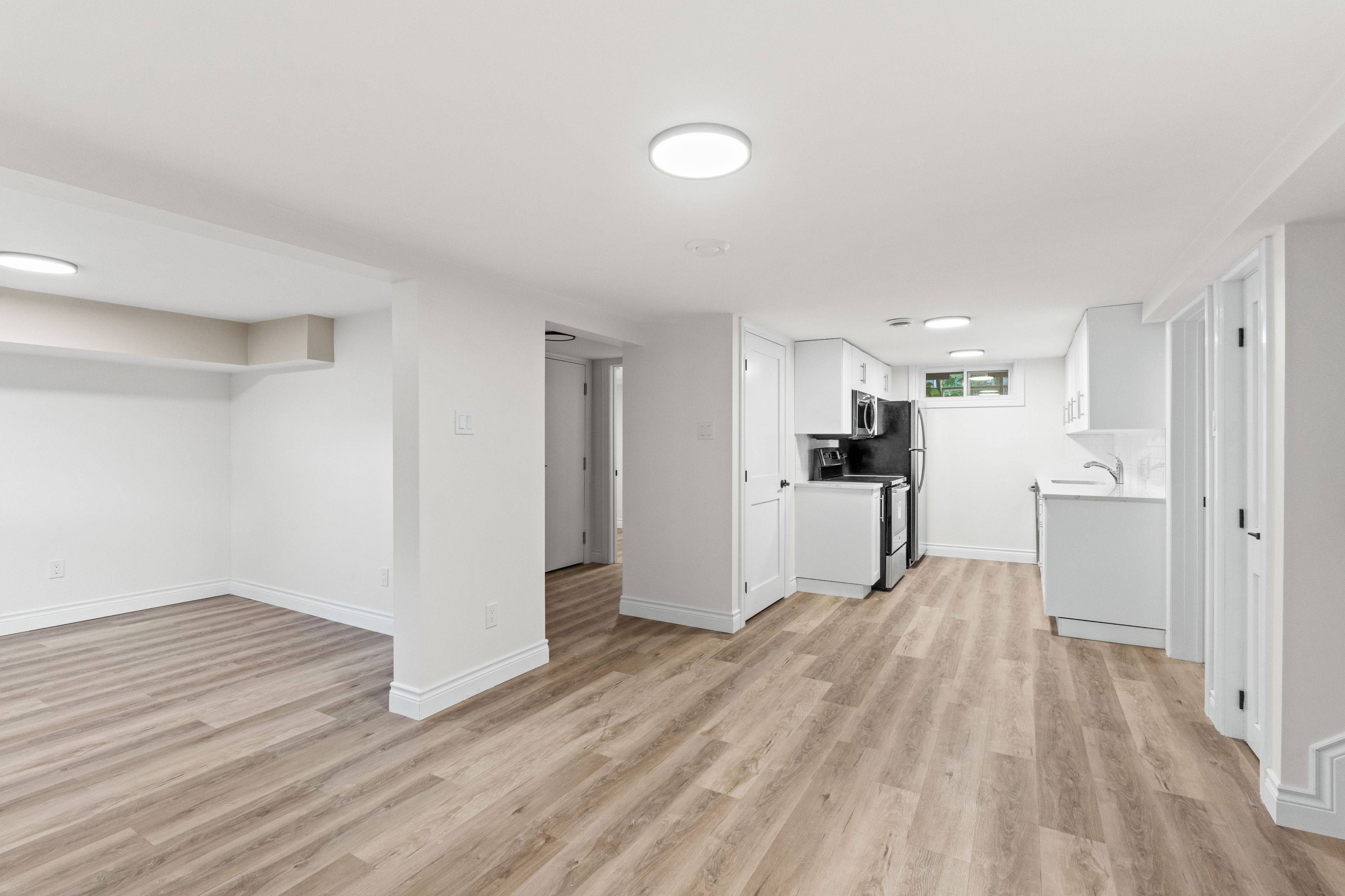 Elmvale Acres And Area, ON K1G 1P6,912 Smyth RD #B