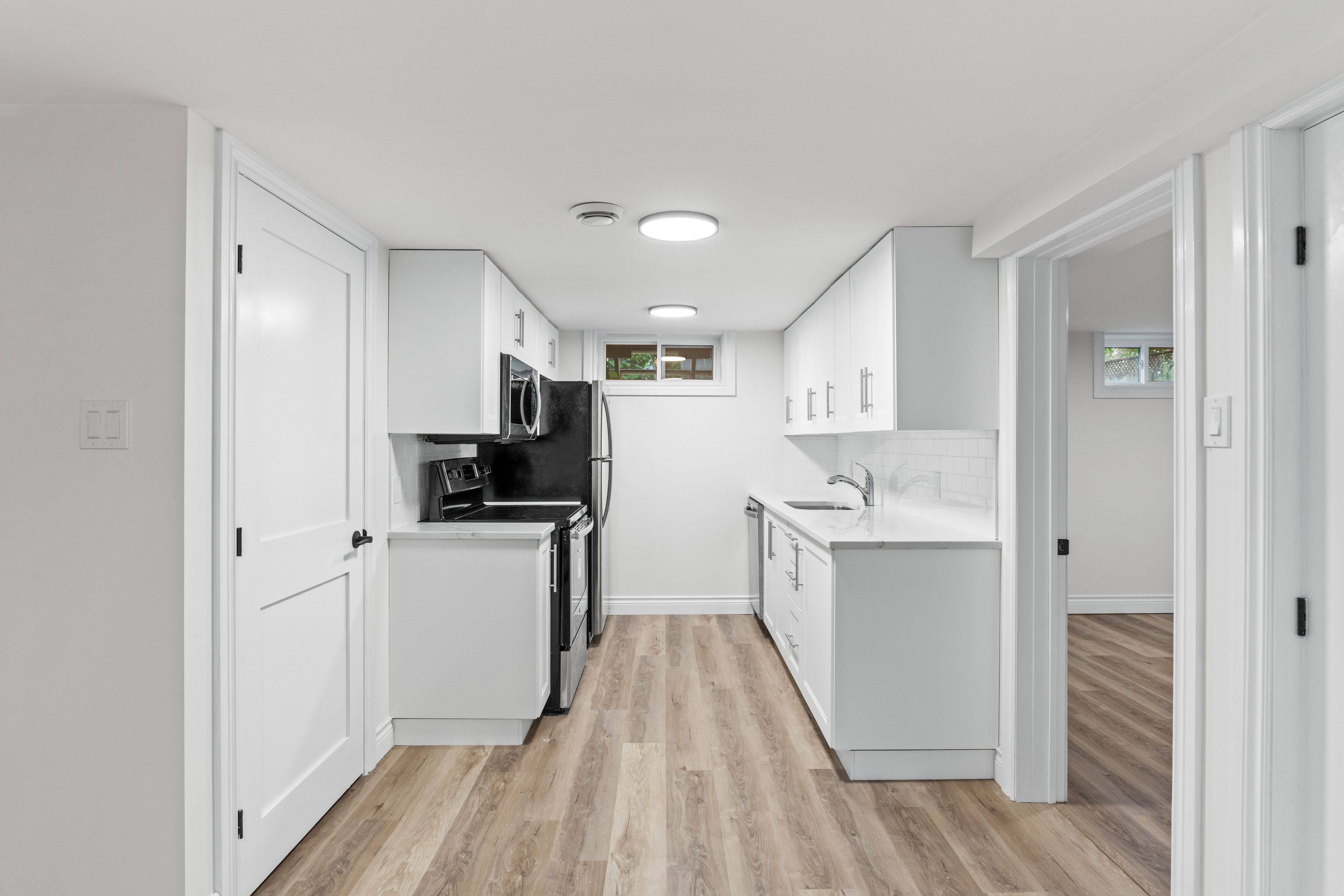 Elmvale Acres And Area, ON K1G 1P6,912 Smyth RD #B