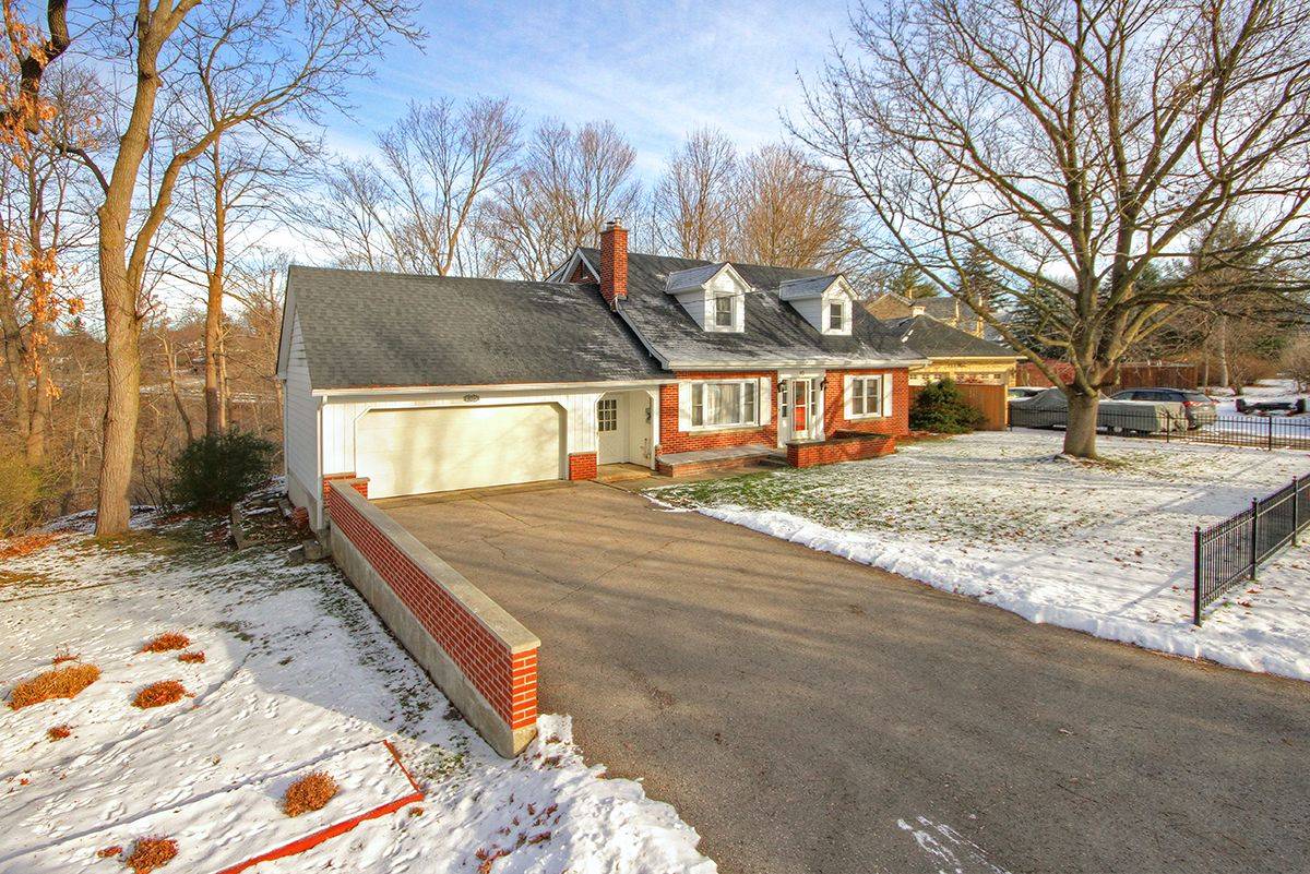 St. Thomas, ON N5R 1Z8,10 Regent ST