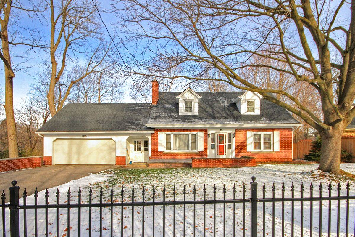 St. Thomas, ON N5R 1Z8,10 Regent ST