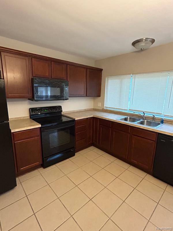 Harper Woods, MI 48225,20202 Hunt Club DR