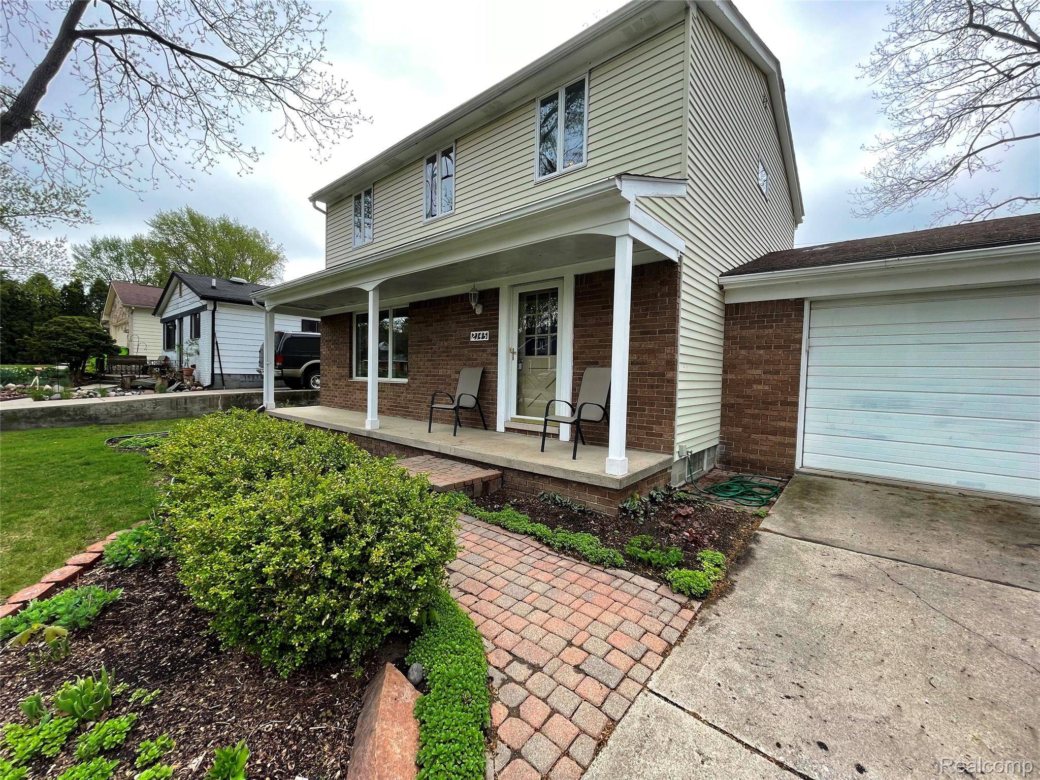 West Bloomfield, MI 48323,2145 Lakeshire DR