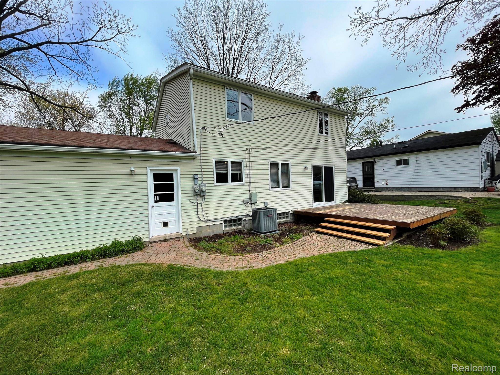 West Bloomfield, MI 48323,2145 Lakeshire DR