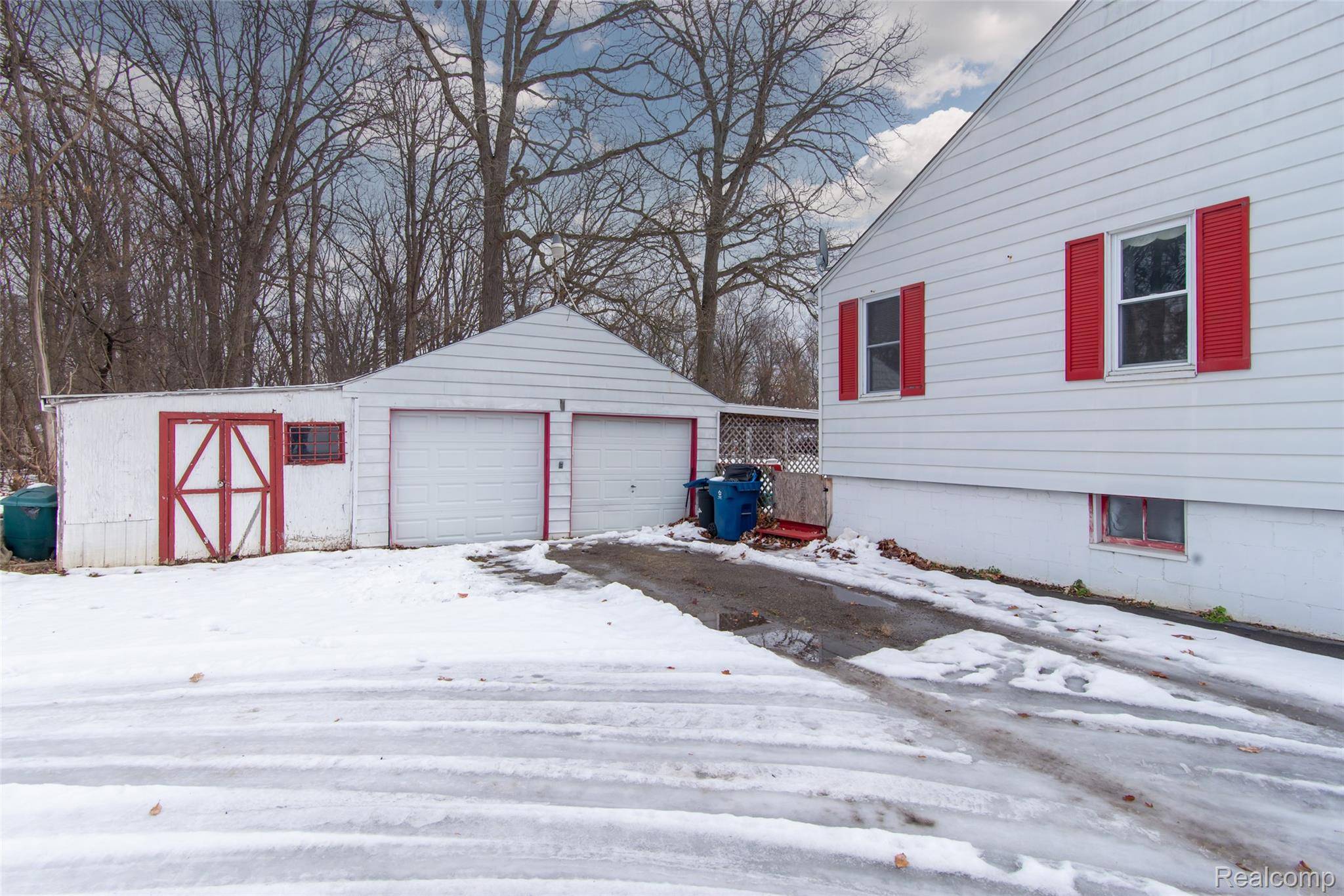 Burton, MI 48509,2274 N Center RD