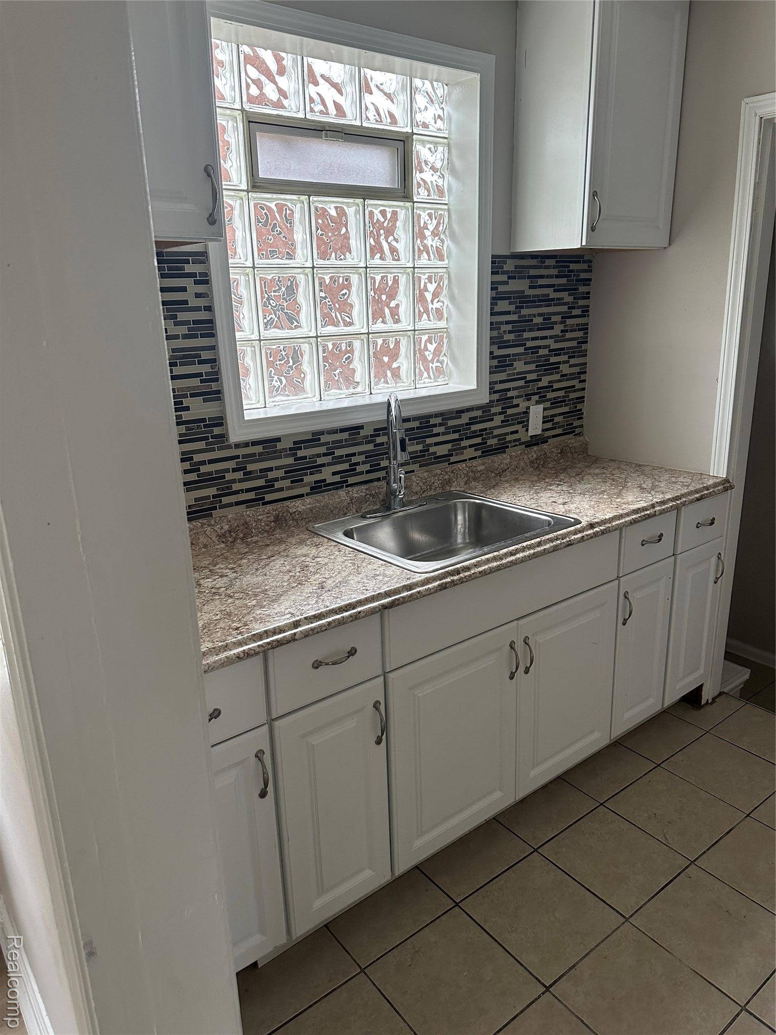 Detroit, MI 48235,18277 Archdale ST