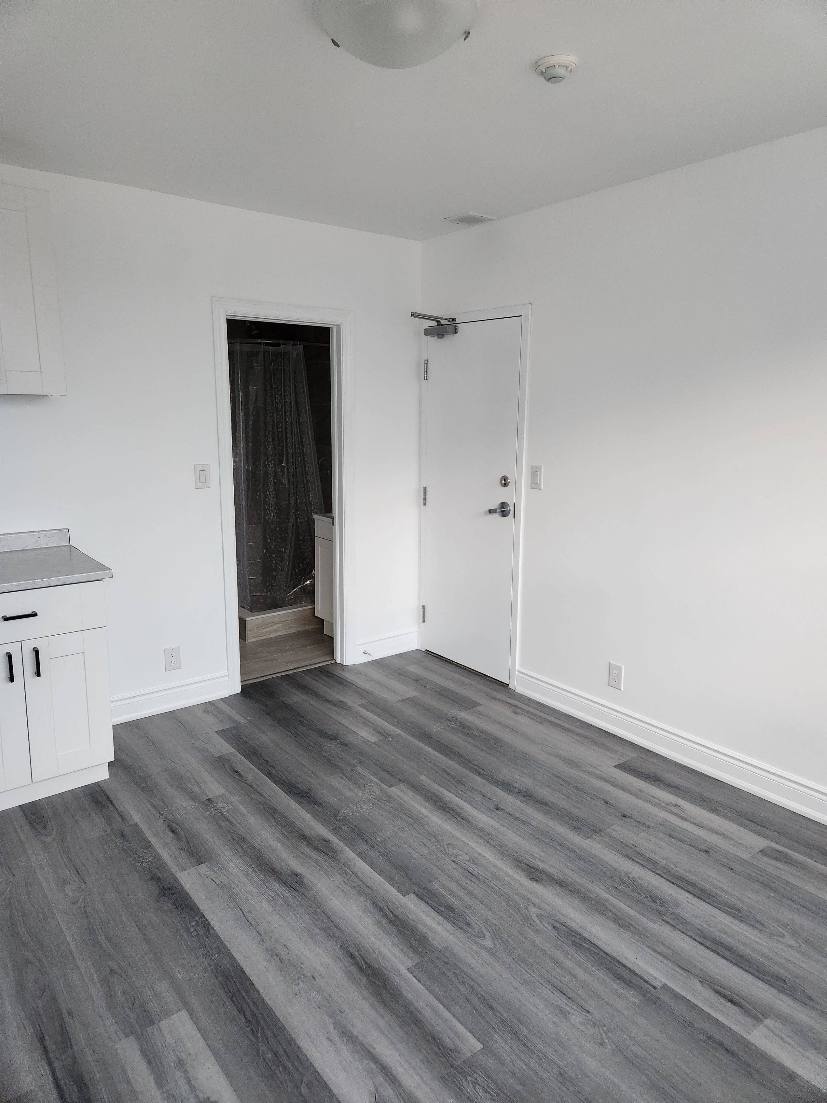 Toronto E02, ON M4C 1M1,2820 Danfoth AVE #201