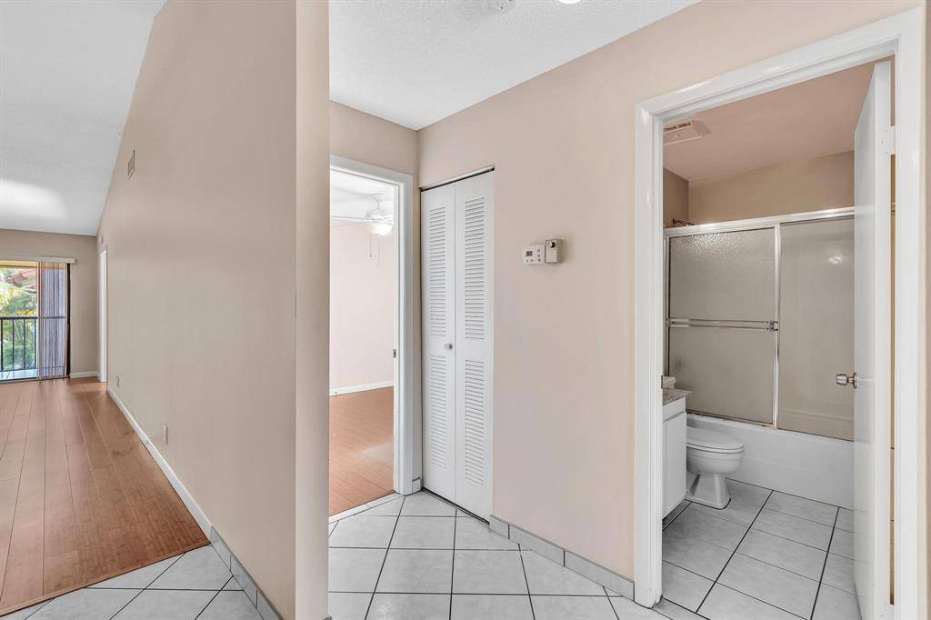 Boca Raton, FL 33433,22124 PALMS WAY #206