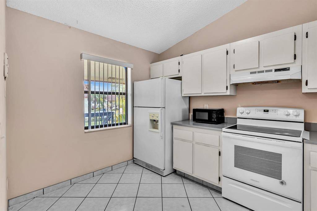 Boca Raton, FL 33433,22124 PALMS WAY #206