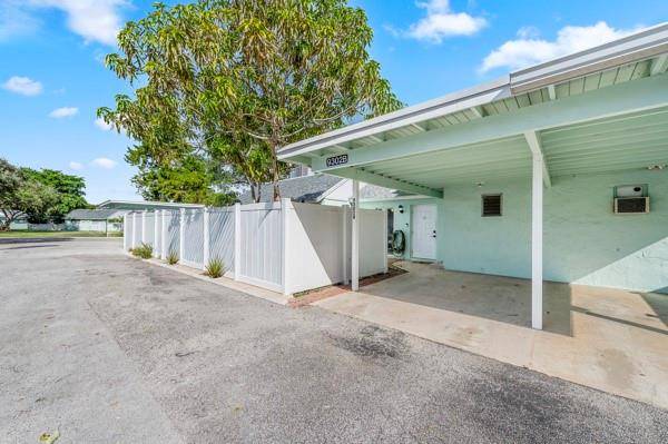 Boca Raton, FL 33428,9302 SW 5th St #B