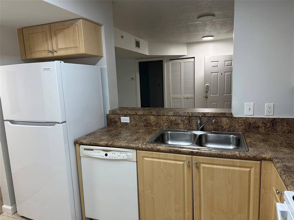 Dania Beach, FL 33004,529 E Sheridan #108