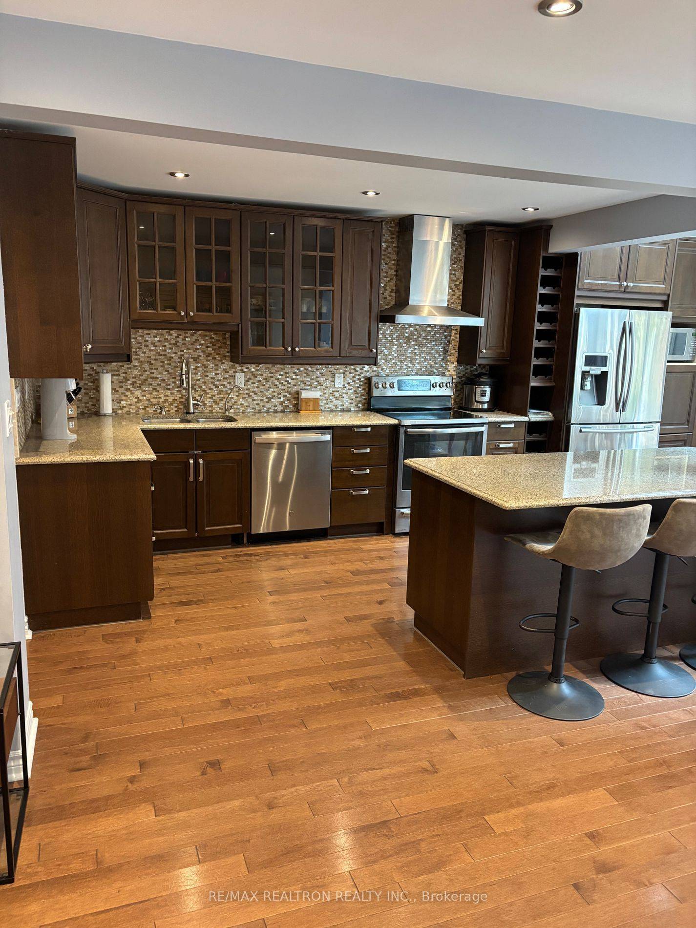 Vaughan, ON L4J 5E7,6 Joanna CRES