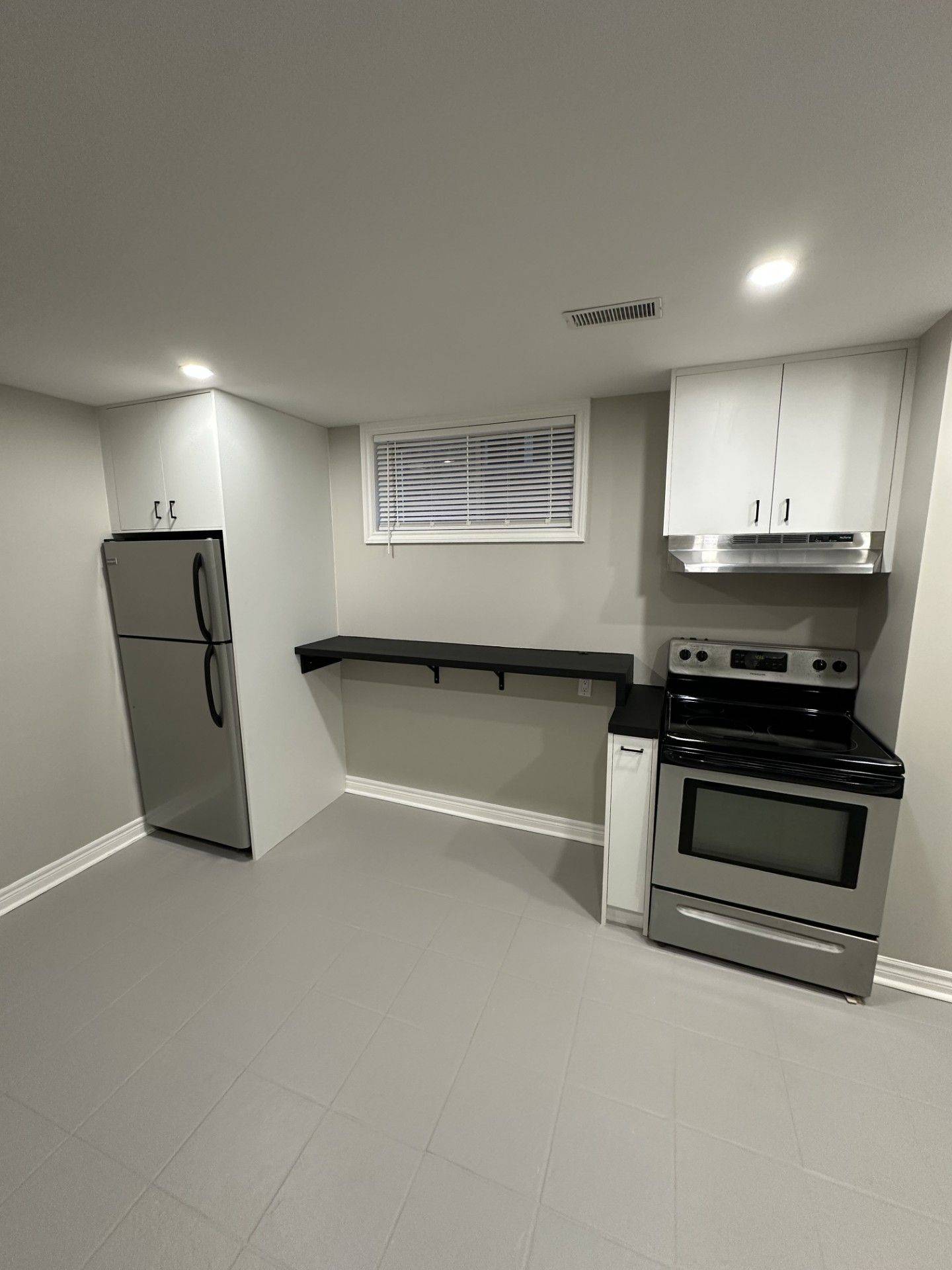 Bradford West Gwillimbury, ON L3Z 3A6,55 Breeze DR #Bsmt