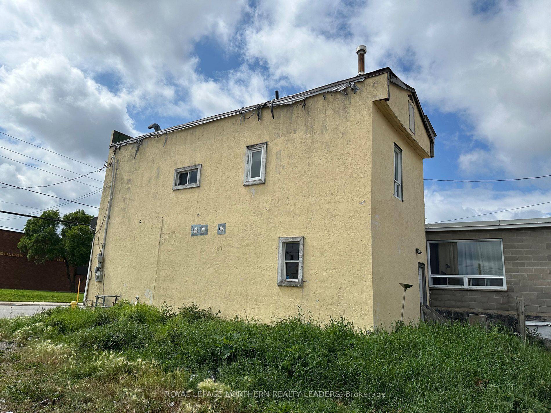 Timmins, ON P0N 1H0,118 Golden AVE