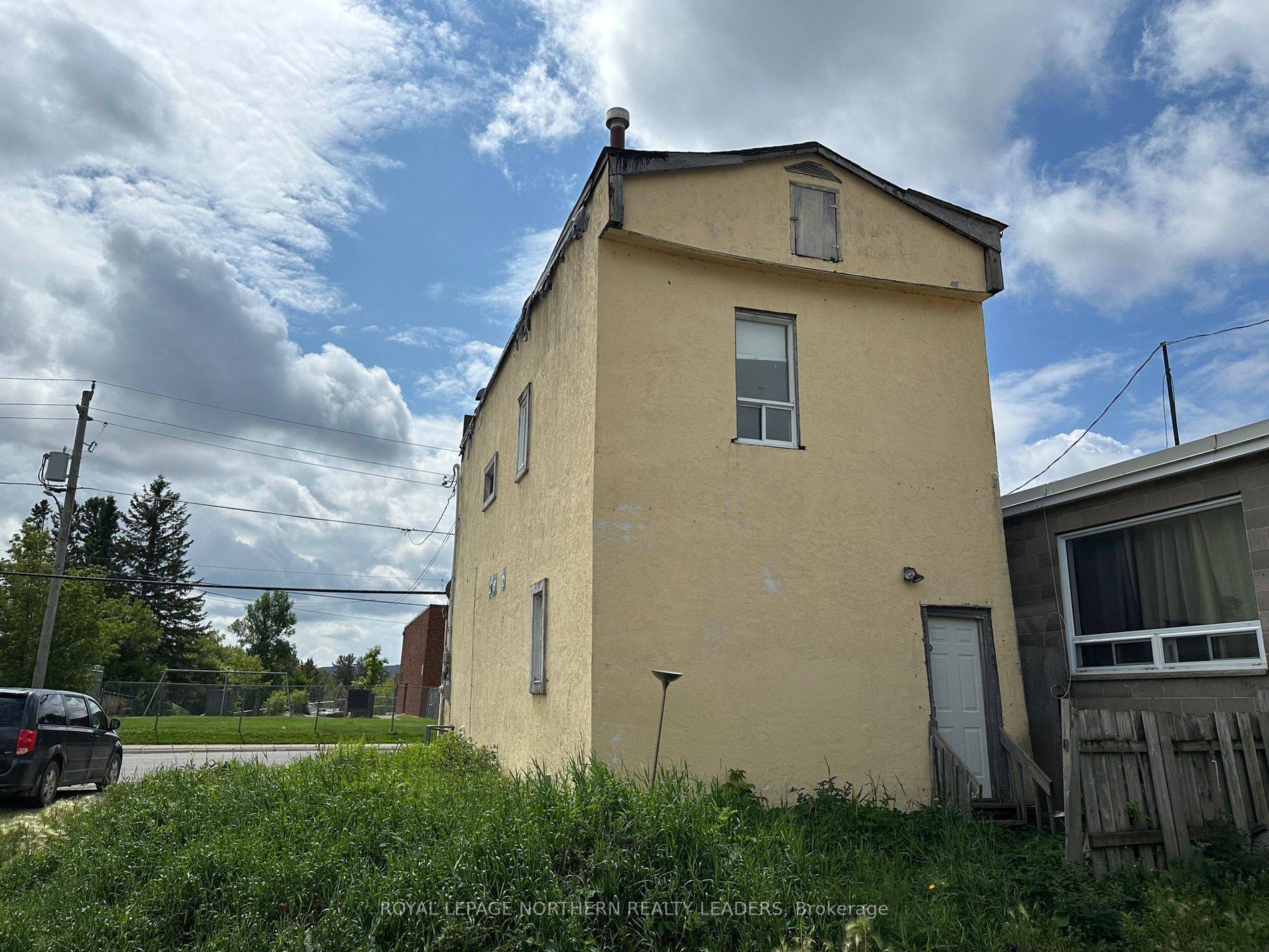 Timmins, ON P0N 1H0,118 Golden AVE