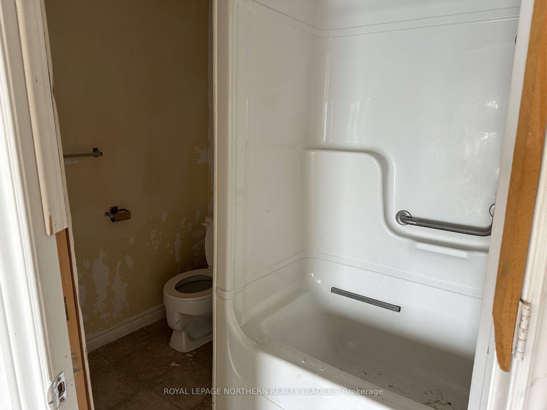 Timmins, ON P0N 1H0,118 Golden AVE