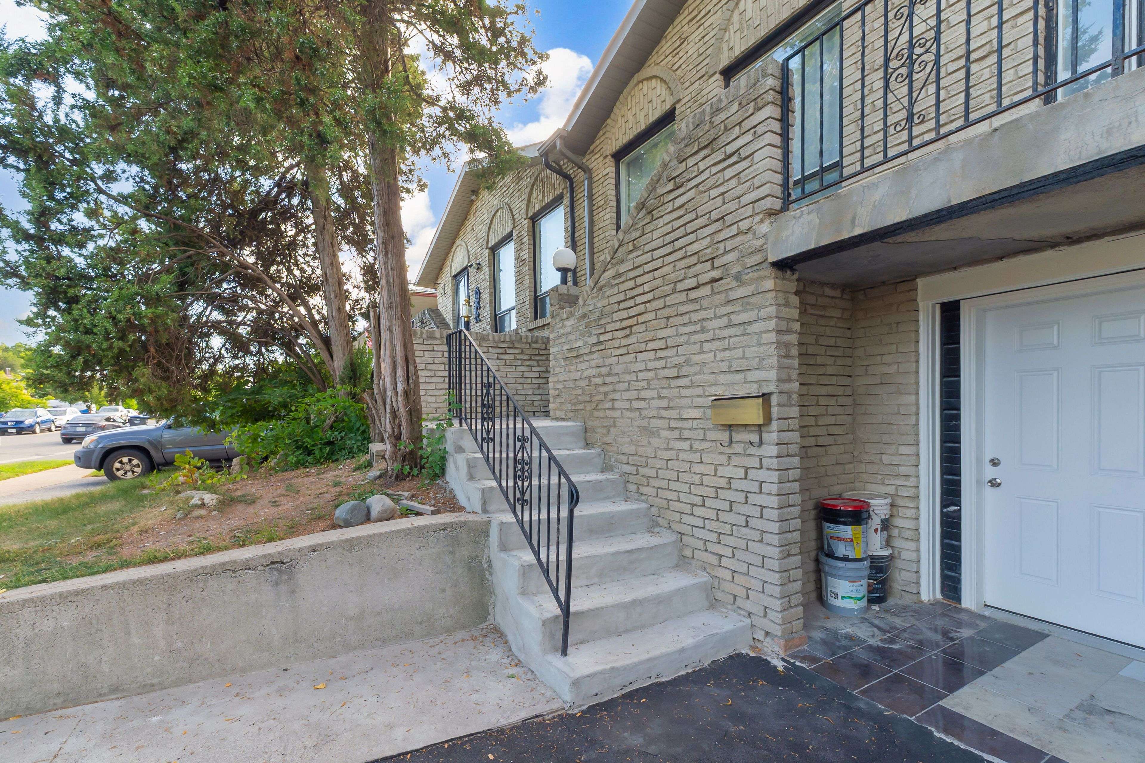 Brampton, ON L6V 3J2,153 Bruce Beer DR