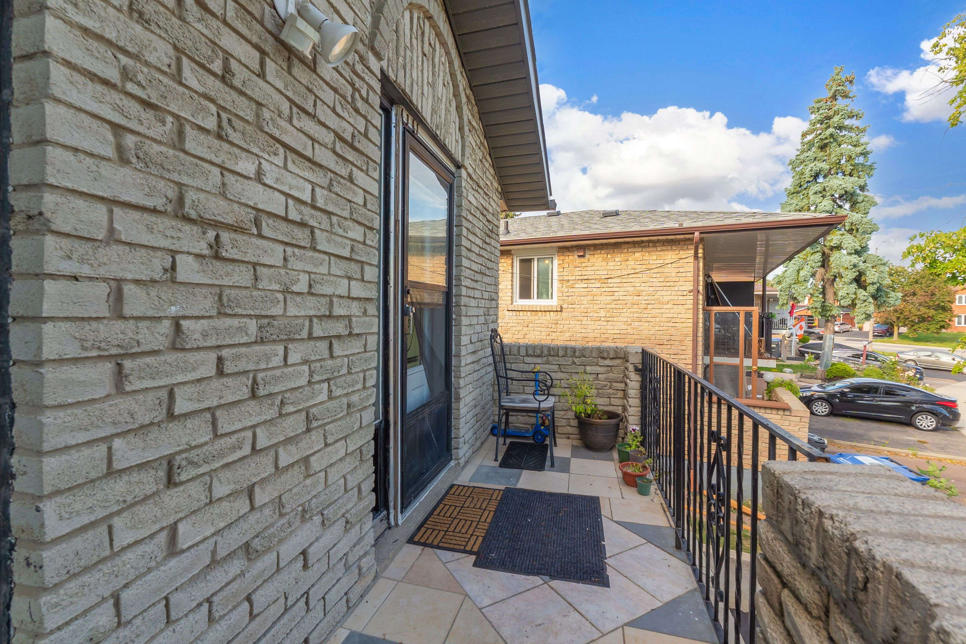 Brampton, ON L6V 3J2,153 Bruce Beer DR