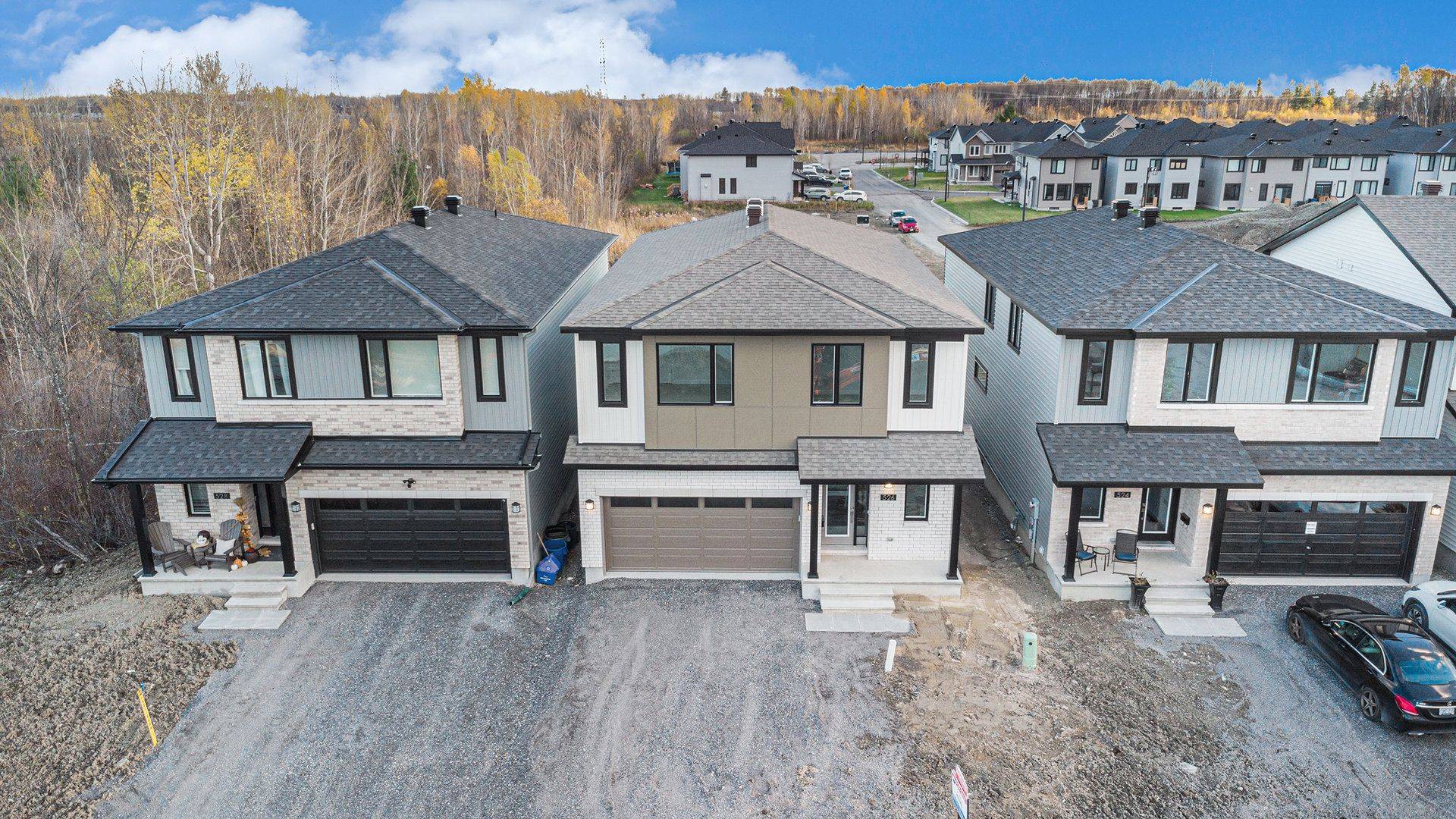 Orleans - Convent Glen And Area, ON K1W 0S8,526 Reflection ST