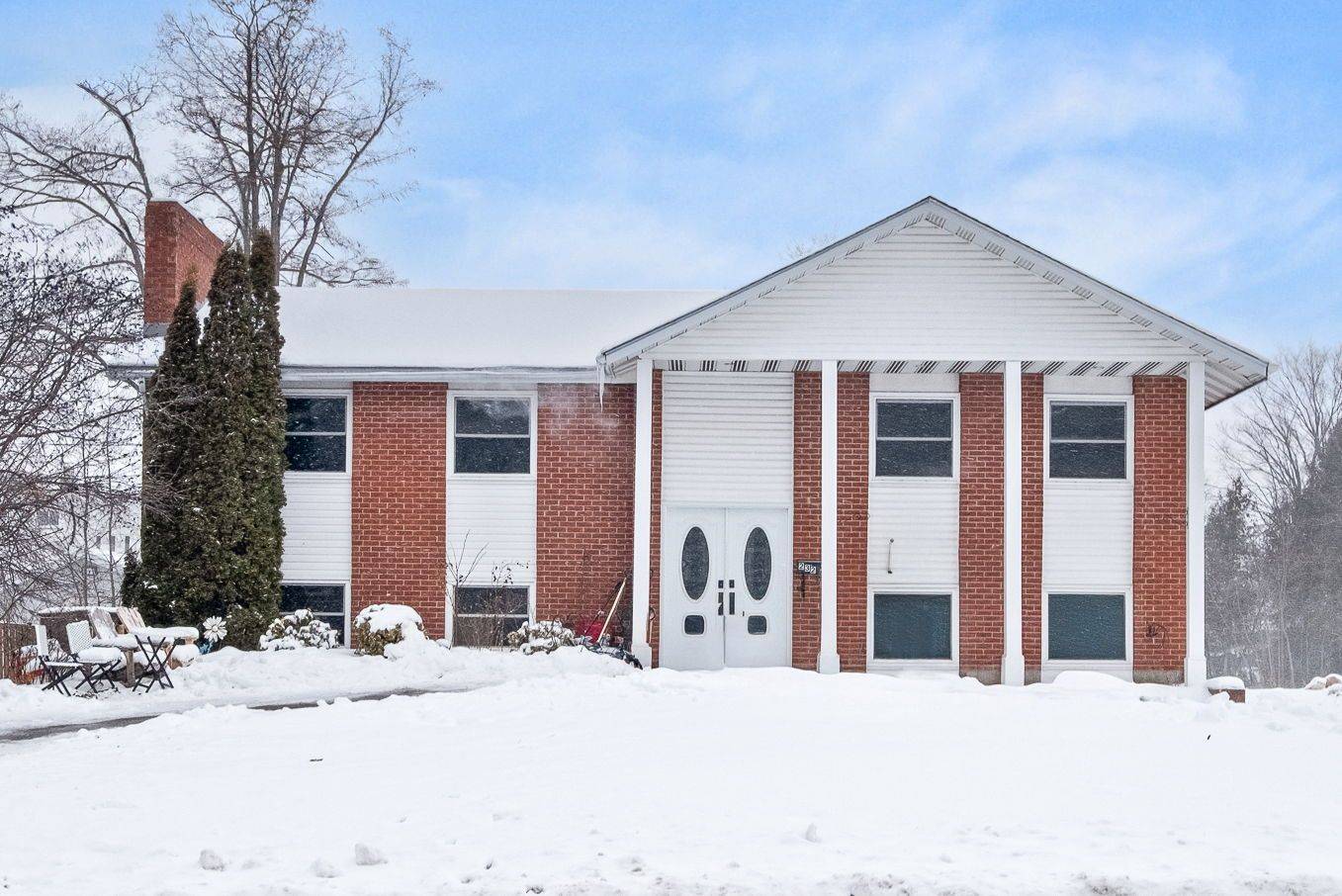 Cobourg, ON K9A 1N5,232 Queen ST