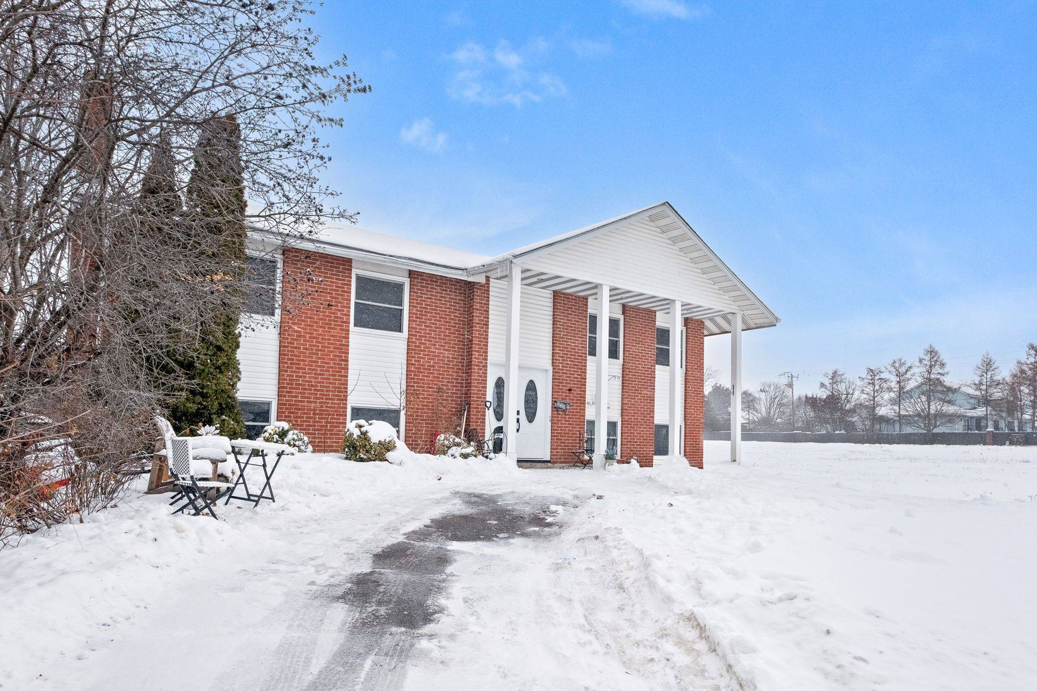 Cobourg, ON K9A 1N5,232 Queen ST