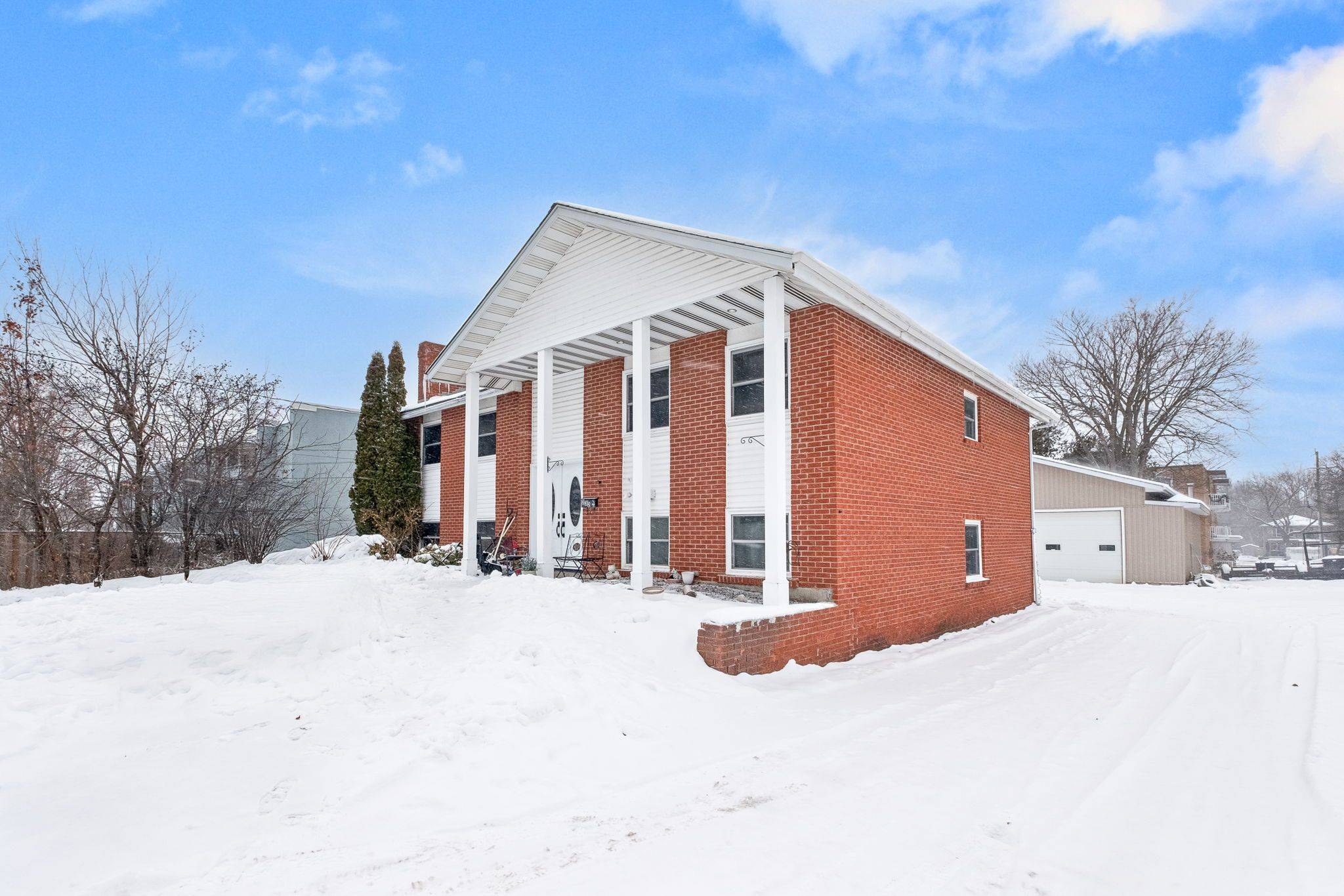 Cobourg, ON K9A 1N5,232 Queen ST