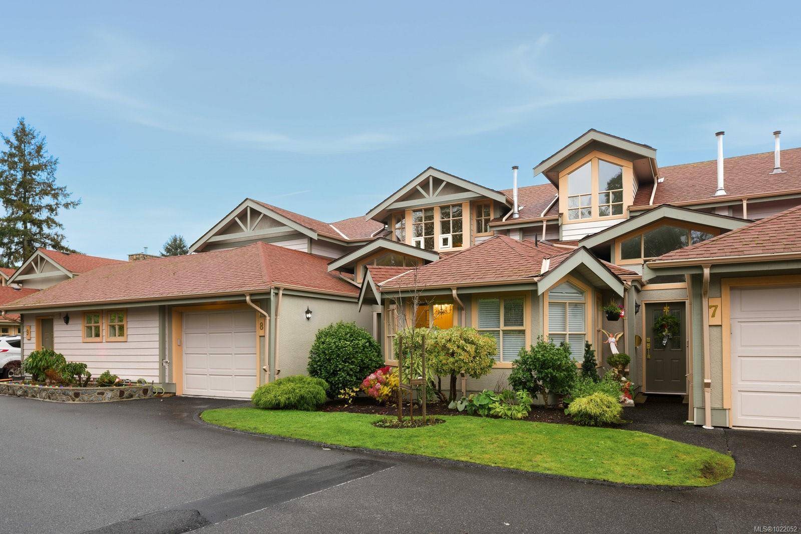 Saanich, BC V8Z 7J1,500 Marsett Pl #8