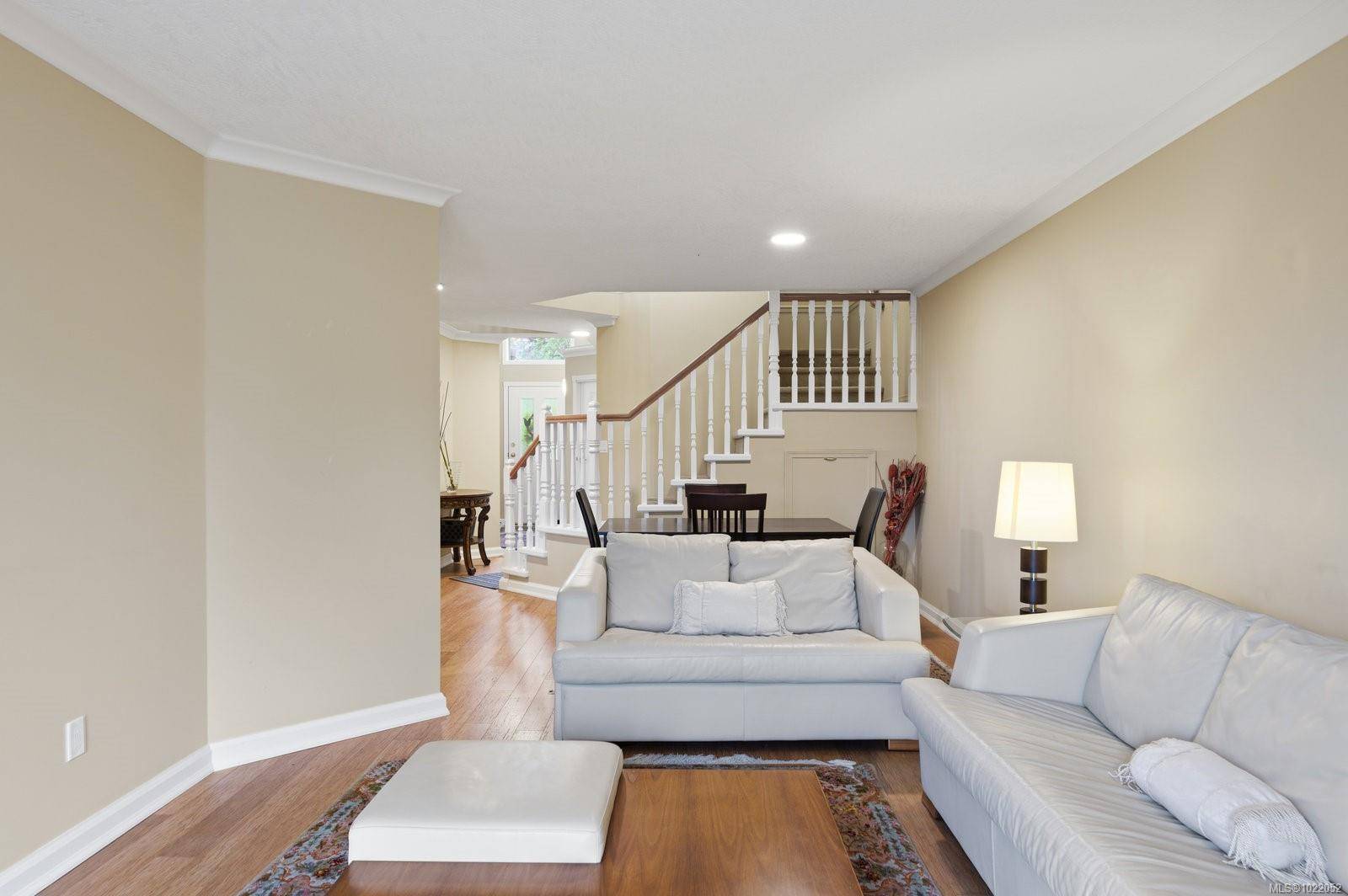 Saanich, BC V8Z 7J1,500 Marsett Pl #8