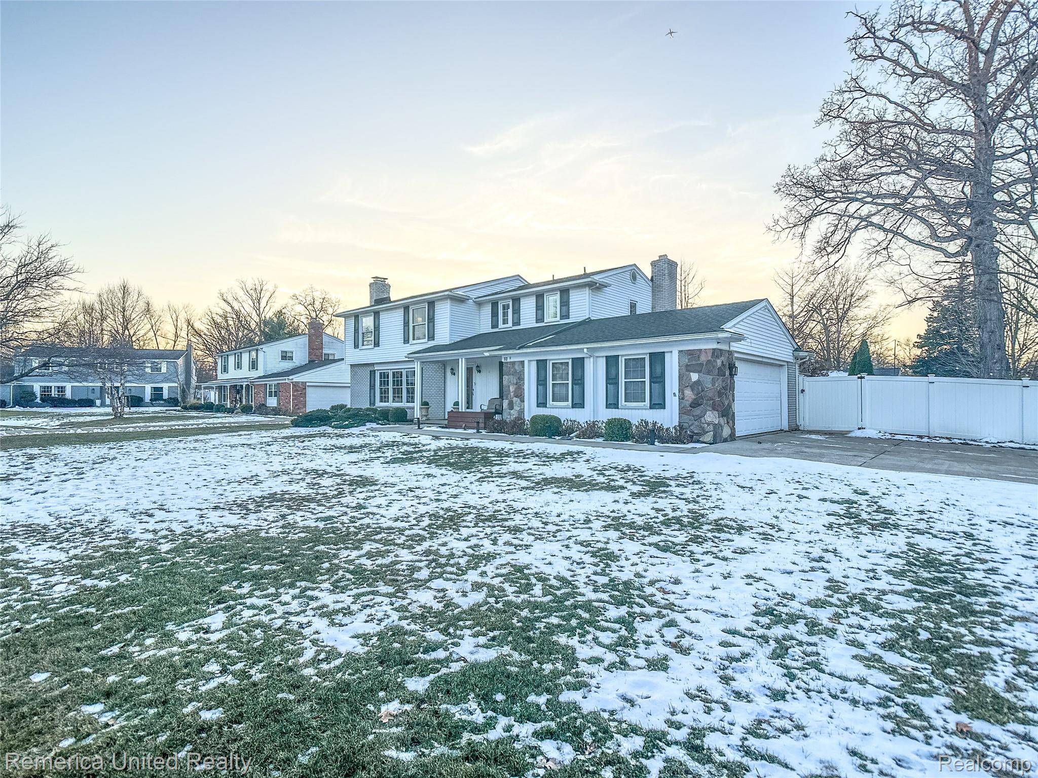 Grosse Ile, MI 48138,26028 Blossom LN