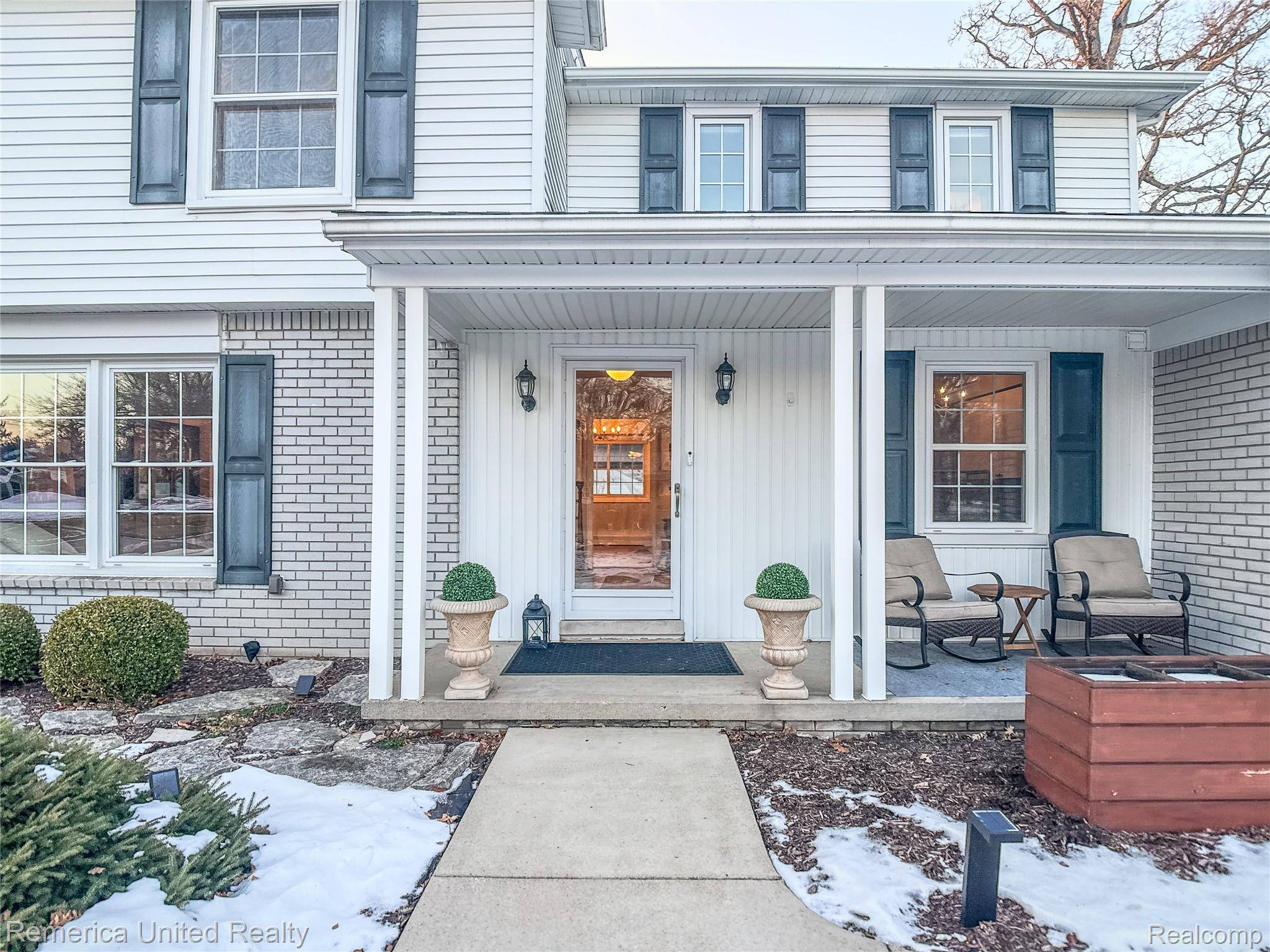 Grosse Ile, MI 48138,26028 Blossom LN