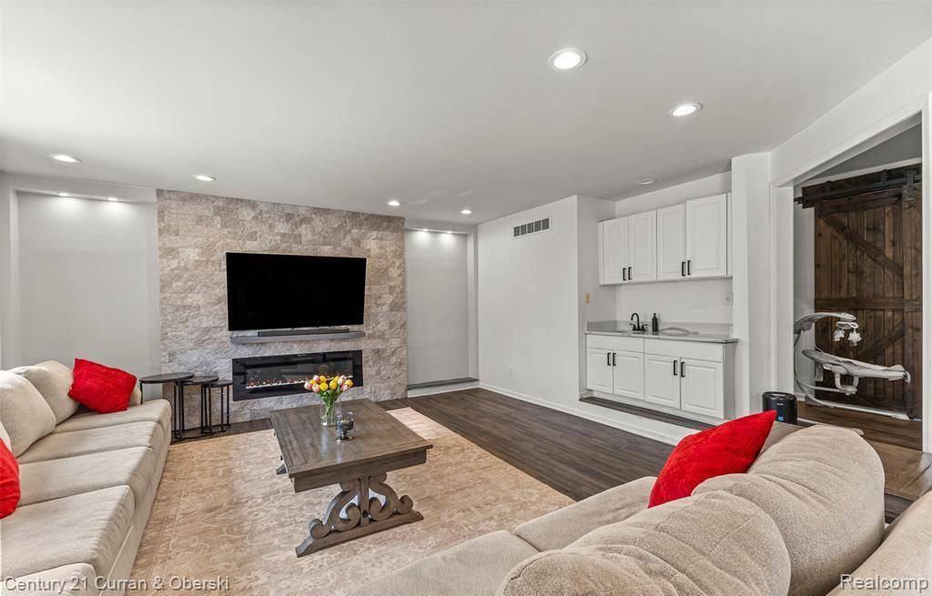 Canton, MI 48187,8140 N Pointe CT