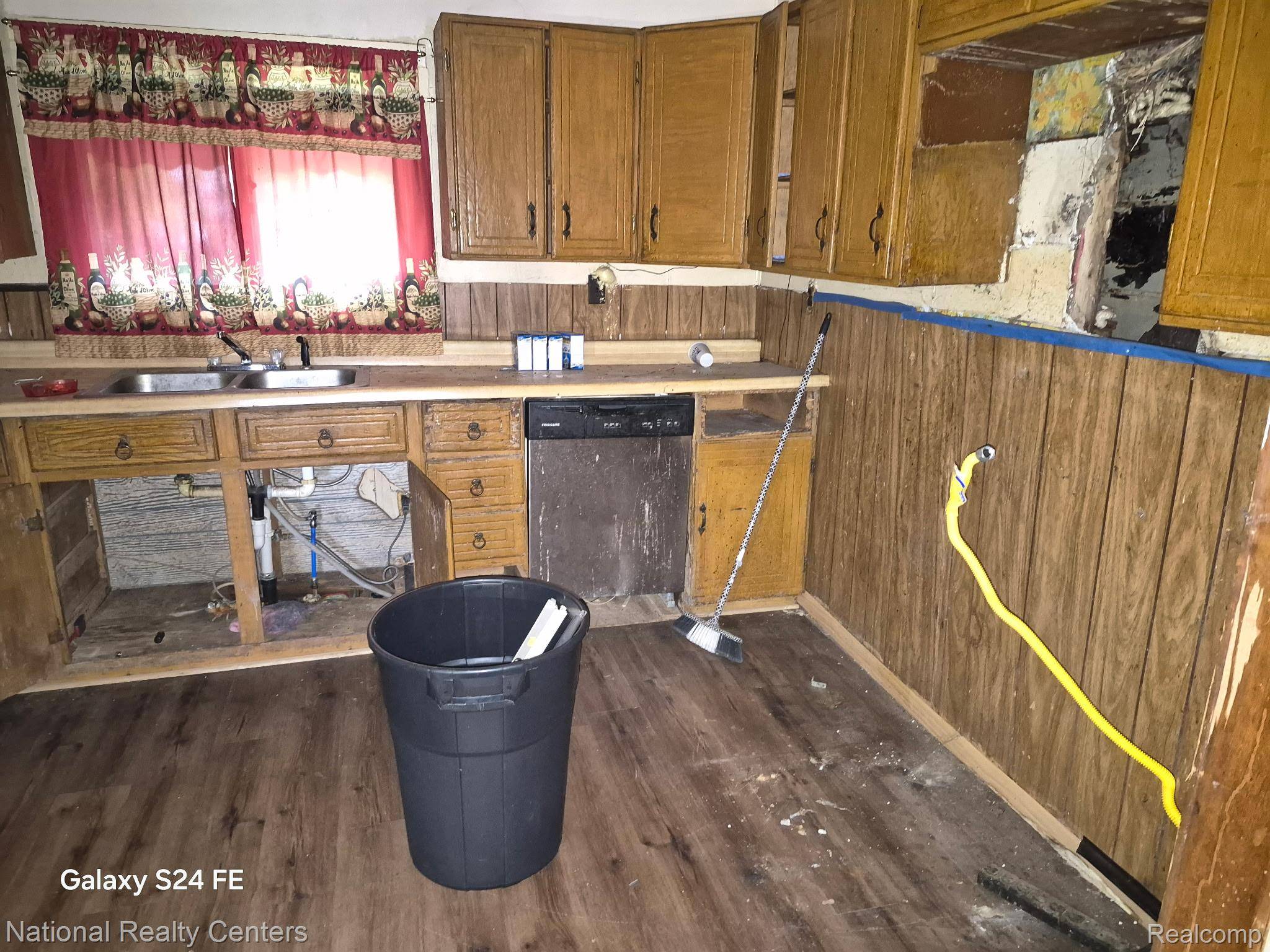 Ecorse, MI 48229,35 Bell ST