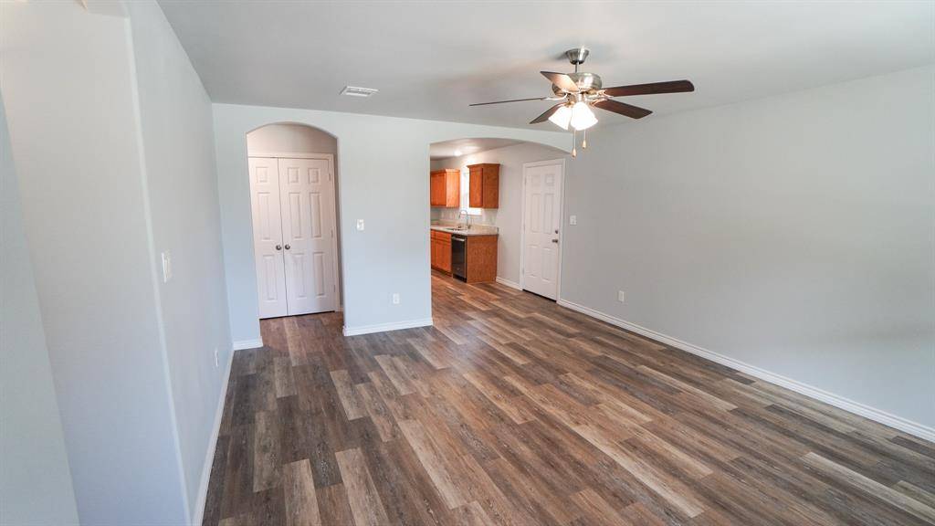 West Tawakoni, TX 75474,917 Redoak Drive