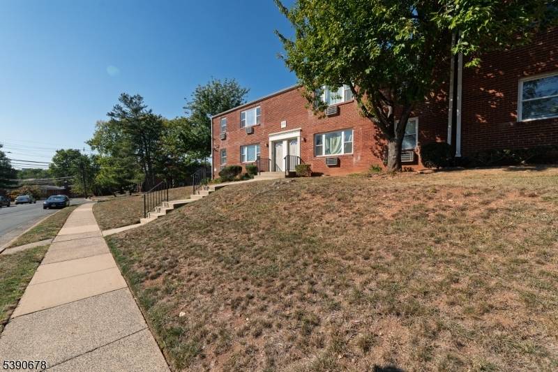 Edison Twp., NJ 08817,88 Fox Road #4B