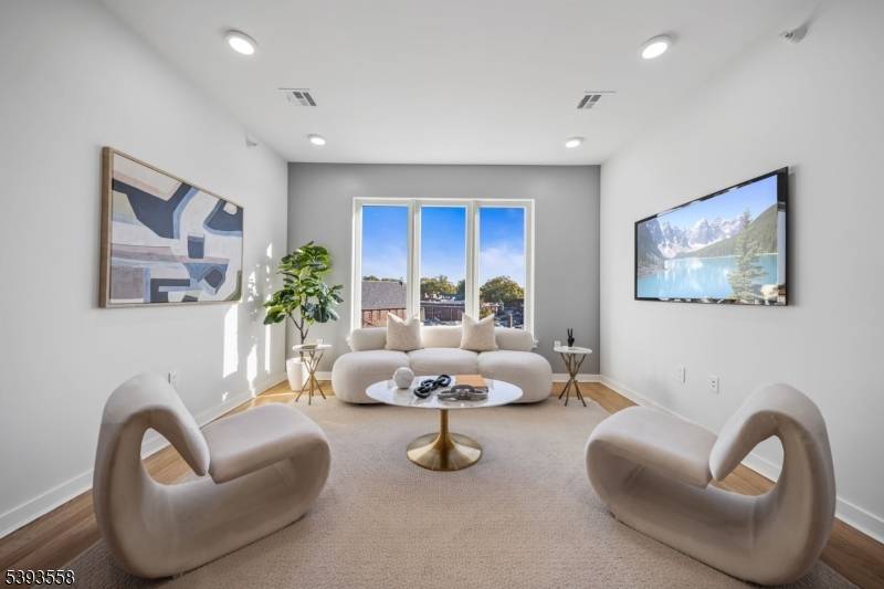 Bloomfield Twp., NJ 07003,37 Farrand St #402